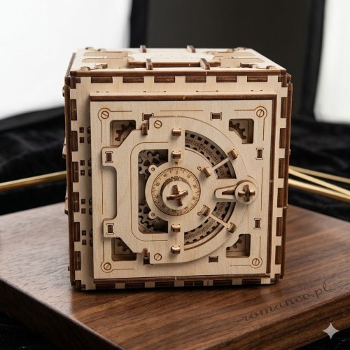 Drewniany model mechaniczny Ugears Sejf z zamkiem szyfrowym