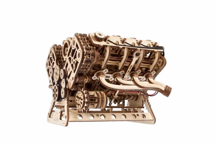 Drewniany model silnika V8 ruchome tłoki i mechanizm Ugears puzzle 3D
