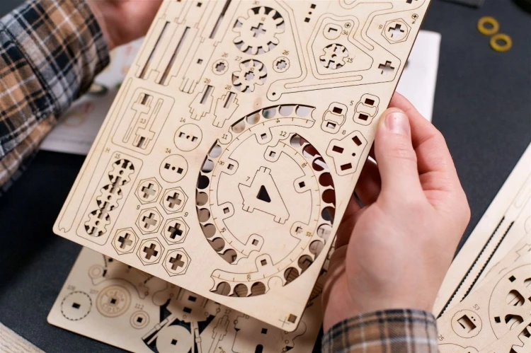 Zębatki i detale drewniane puzzle 3D zegar mechaniczny