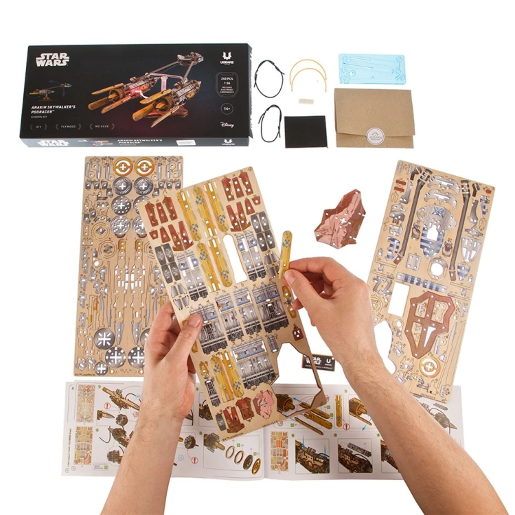 Ścigacz Anakina Podracer Star Wars na podstawce balansującej - drewniane puzzle 3D