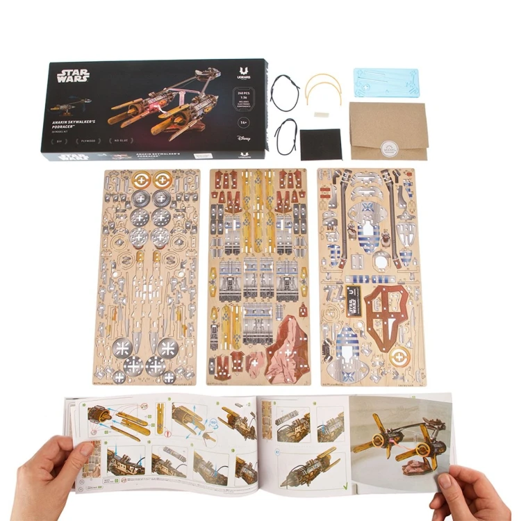 Drewniany model 3D Ścigacz Anakina Skywalkera Ugears z podświetleniem LED i pudełkiem