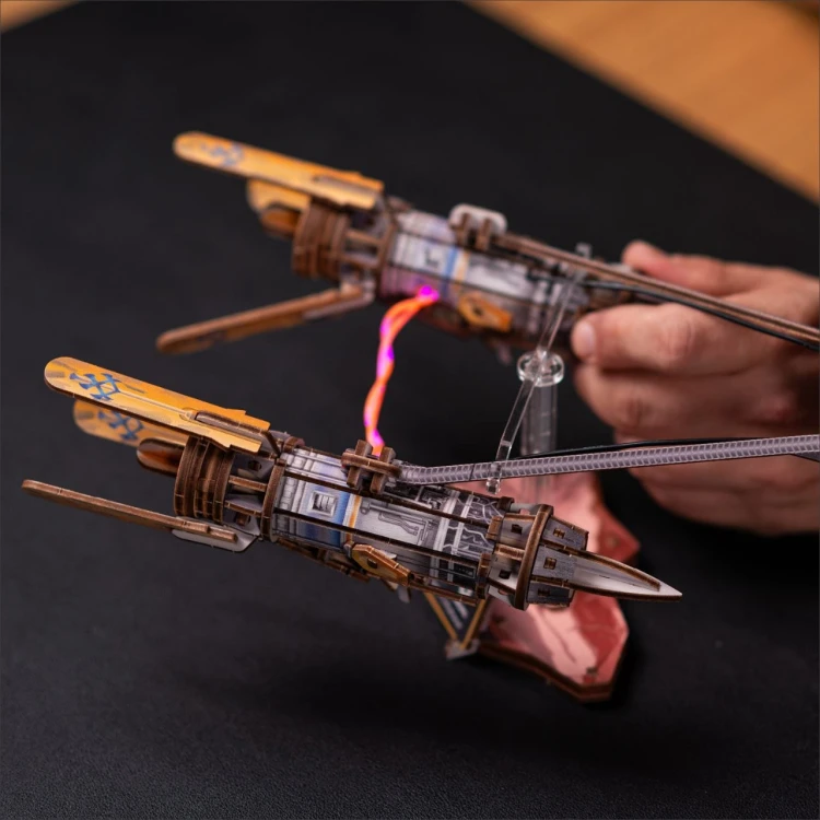 Ścigacz Anakina Podracer Star Wars na podstawce balansującej - drewniane puzzle 3D