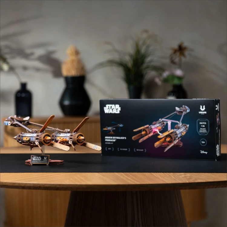 Ścigacz Anakina Podracer Star Wars na podstawce balansującej - drewniane puzzle 3D