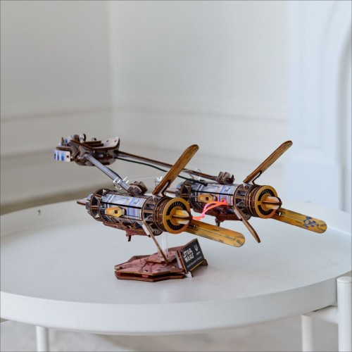 Ścigacz Anakina Podracer Star Wars na podstawce balansującej - drewniane puzzle 3D