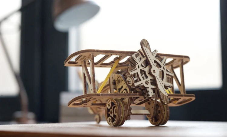 Mechaniczny samolot z drewna do składania bez kleju Ugears